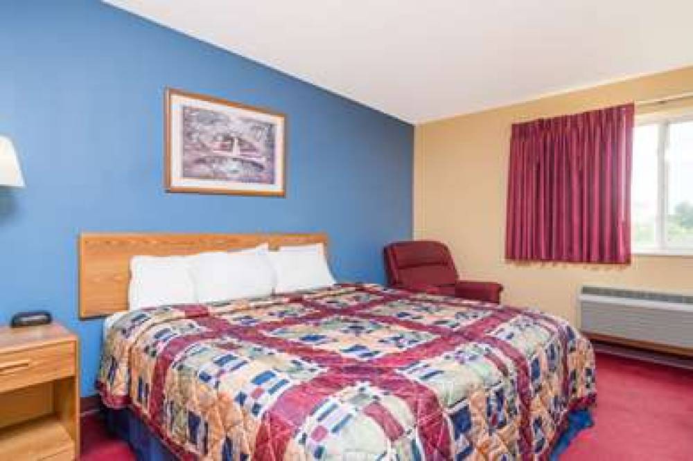 Days Inn By Wyndham West-Eau Claire 10