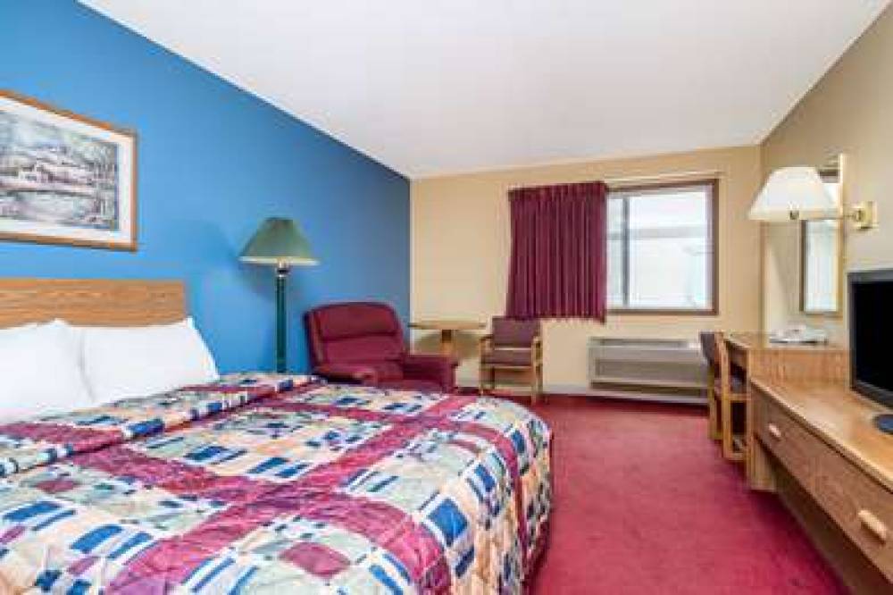 Days Inn By Wyndham West-Eau Claire 7