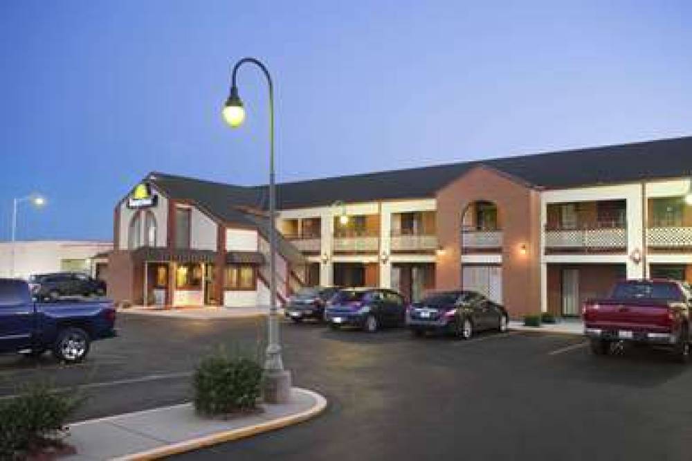 Days Inn By Wyndham Wichita West Near Airport 3