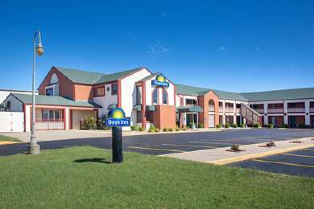 Days Inn By Wyndham Wichita West Near Airport 4