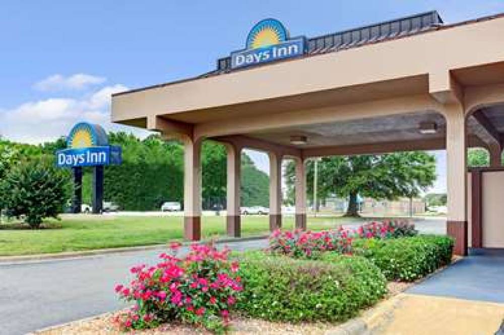 Days Inn By Wyndham Wilson 2