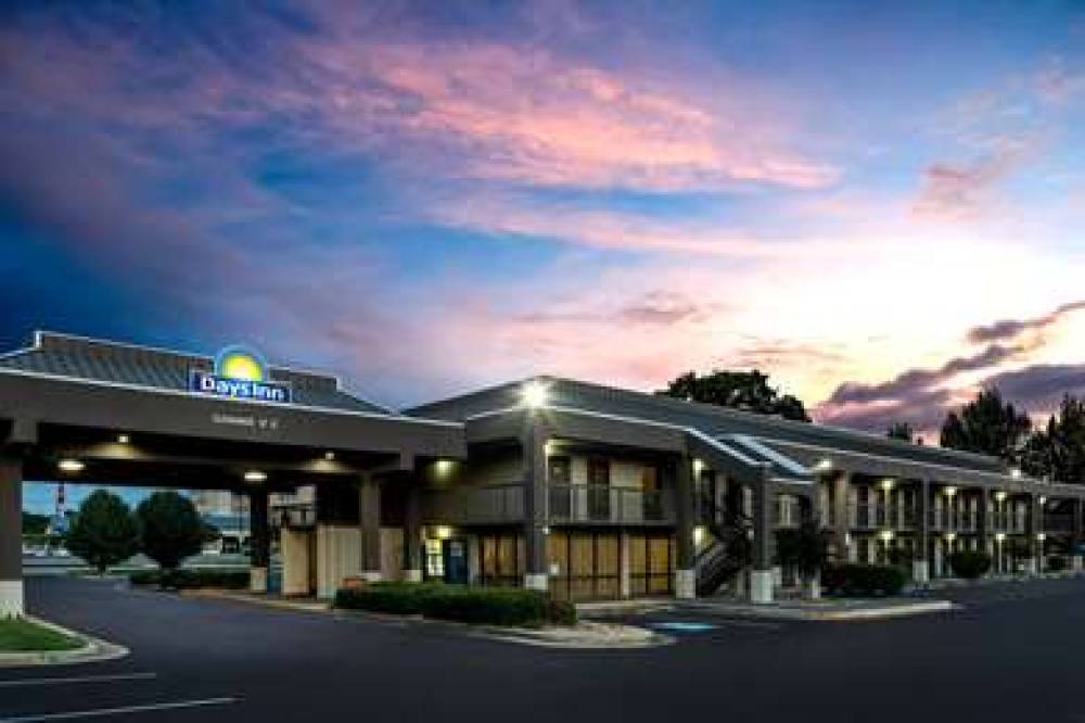 Days Inn By Wyndham Wilson 4