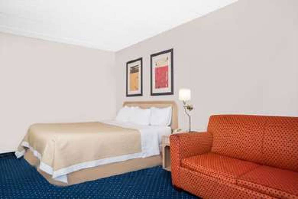 DAYS INN LA CROSSE CONF CENTER 6