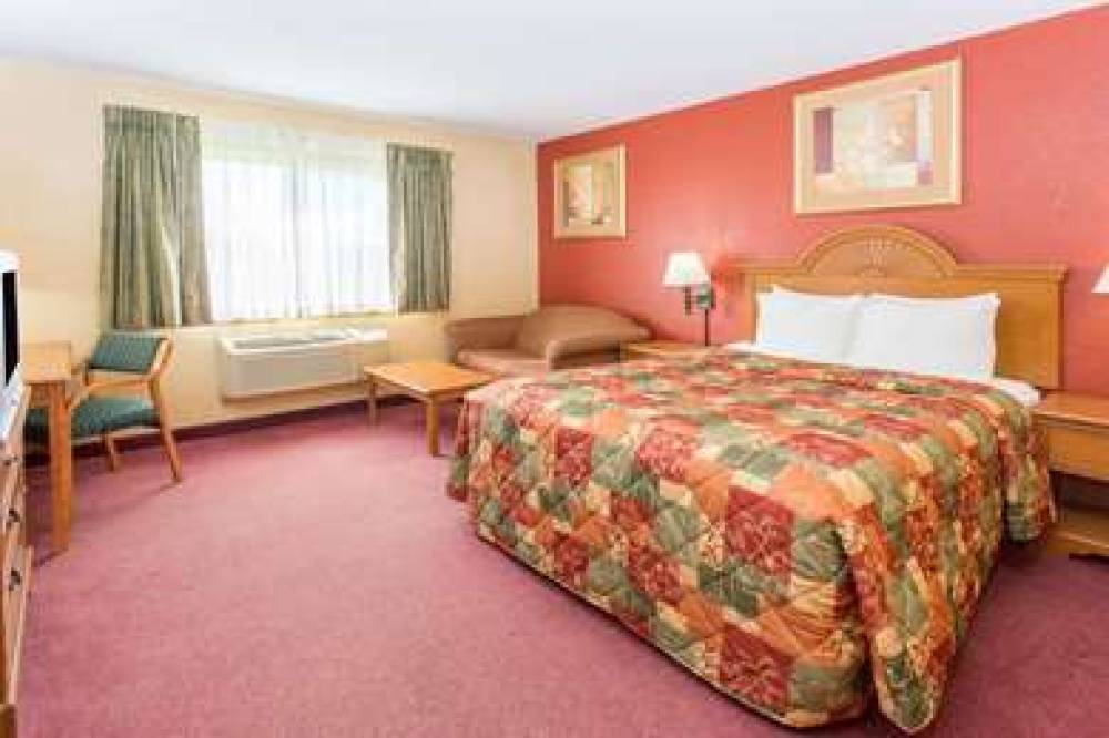 Days Inn Sheboygan/The Falls 8