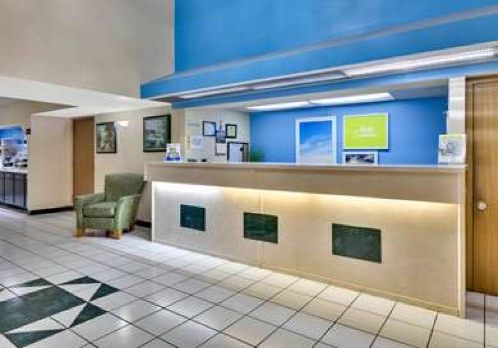 DAYS INN SUITES BENTONVILLE 3