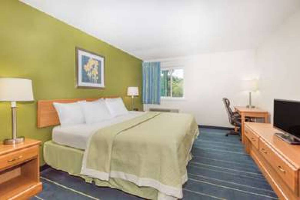 Days Inn & Suites Bridgeport - Clarksburg 4