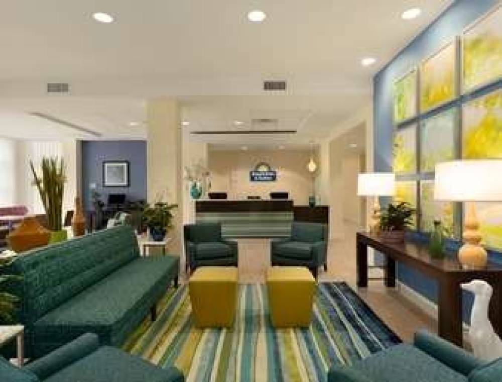 DAYS INN & SUITES BY WYNDHAM, ALTOO 8