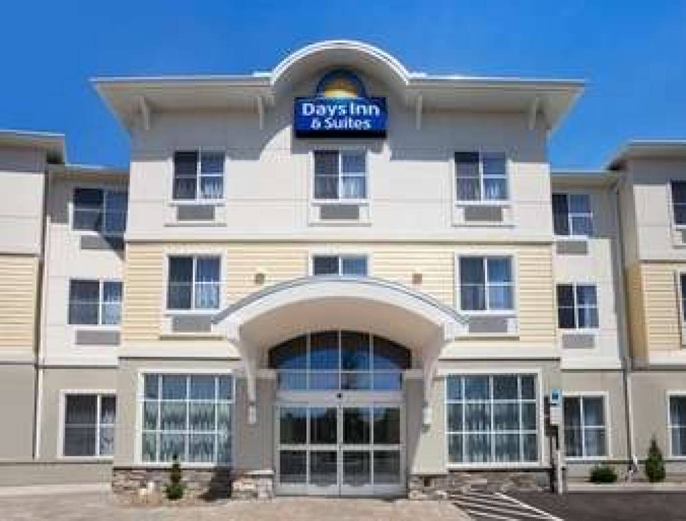 DAYS INN & SUITES BY WYNDHAM, ALTOO 1