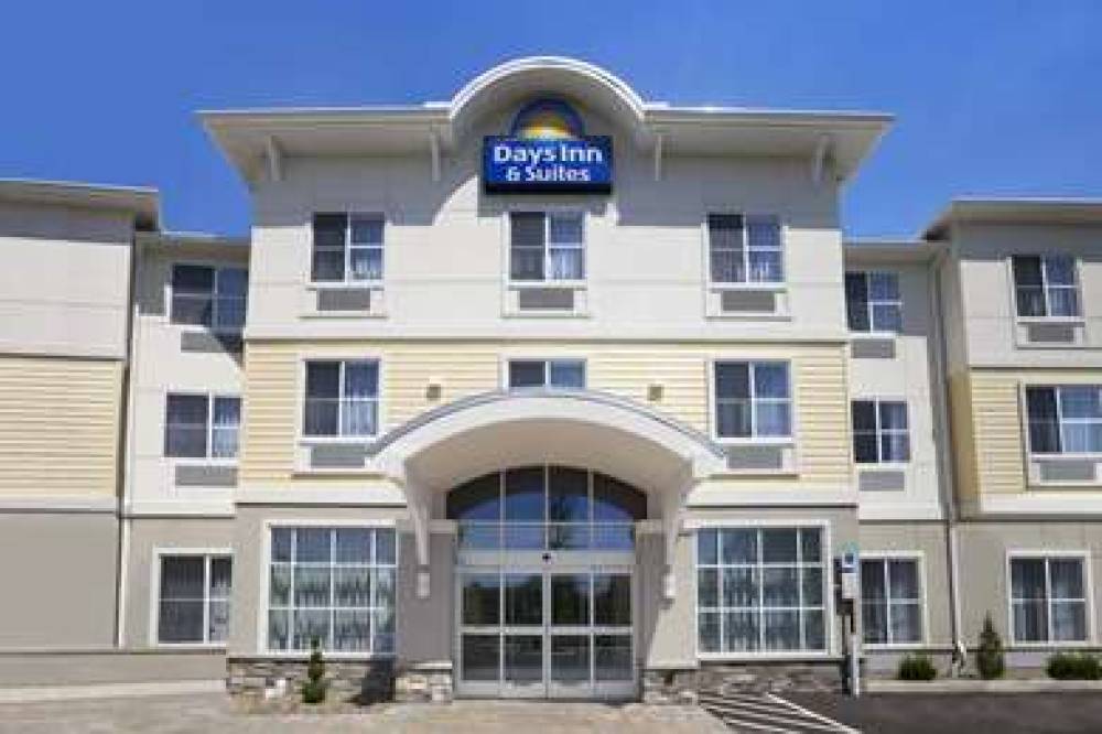 DAYS INN & SUITES BY WYNDHAM, ALTOO 3