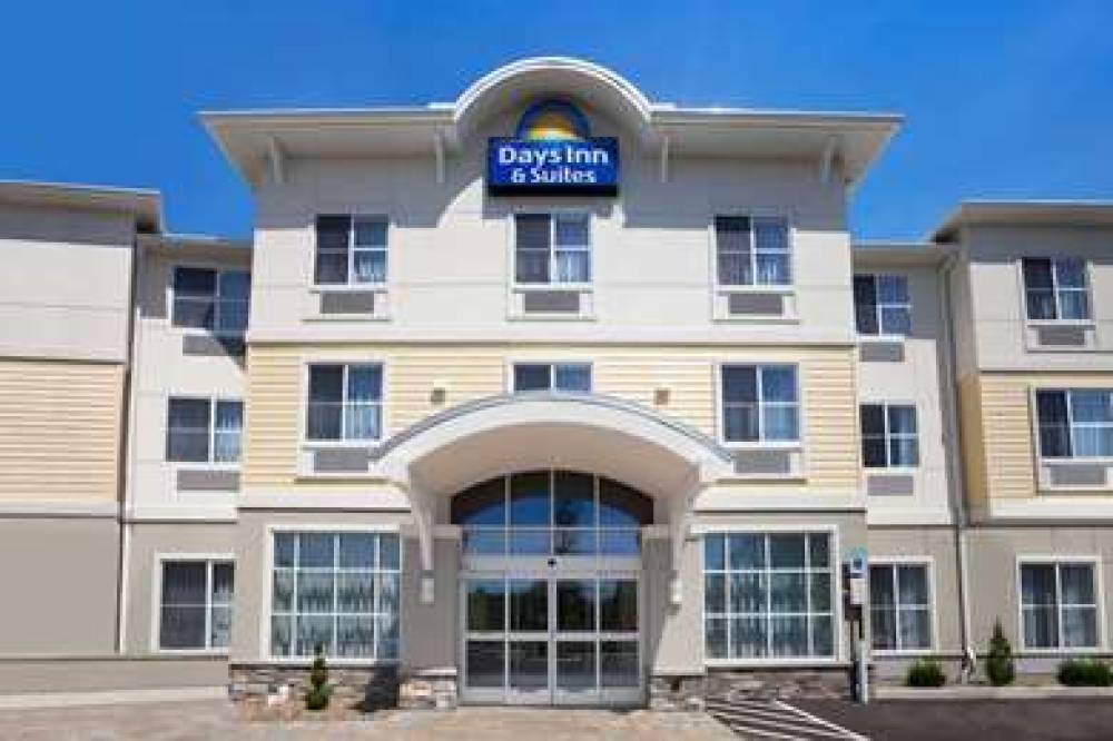 DAYS INN & SUITES BY WYNDHAM, ALTOO 6