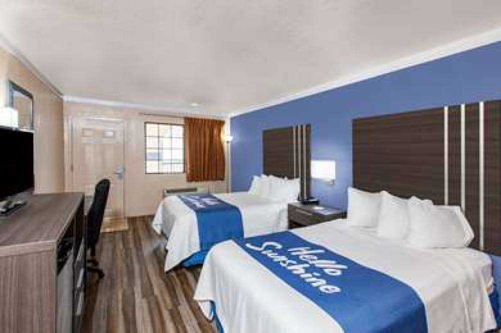 Days Inn & Suites By Wyndham Braunig Lake 8