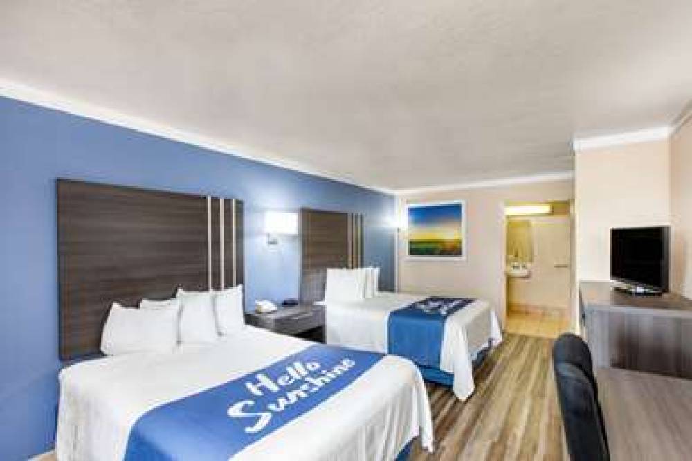 Days Inn & Suites By Wyndham Braunig Lake 6