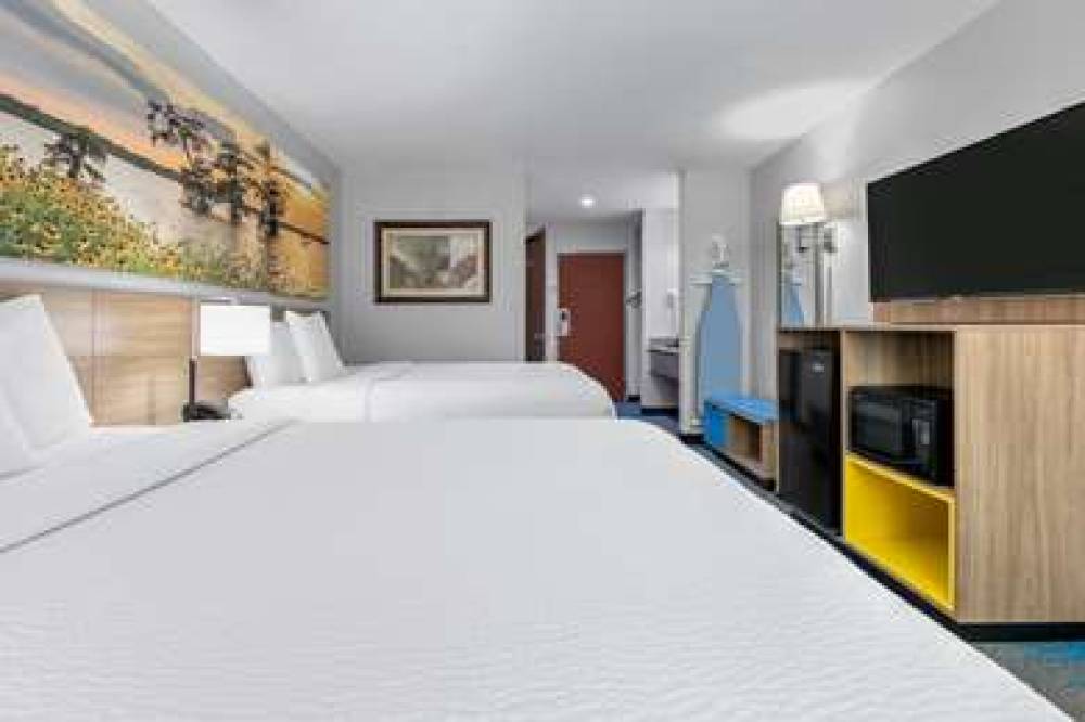 Days Inn & Suites By Wyndham Cabot 6