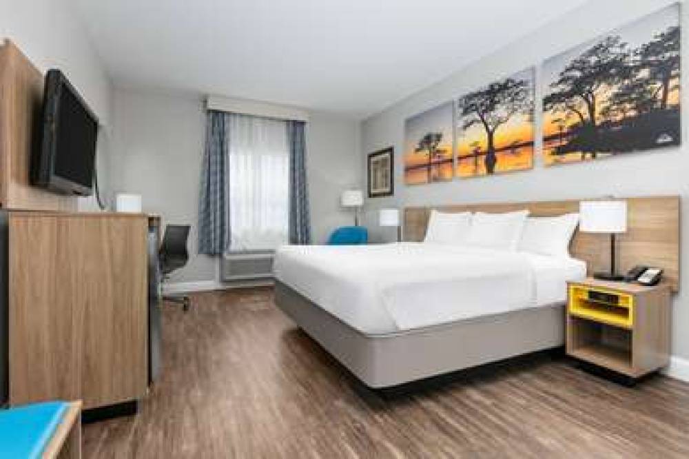 Days Inn & Suites By Wyndham Cabot 8