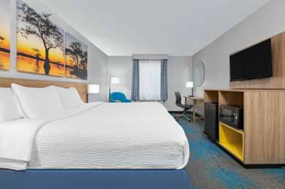 Days Inn & Suites By Wyndham Cabot 3