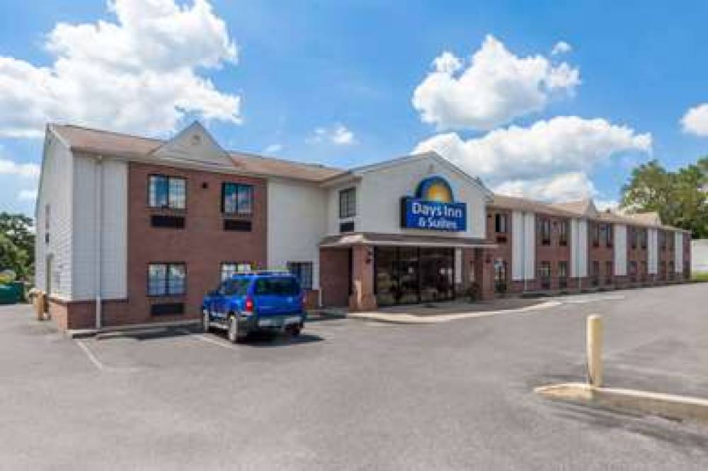 Days Inn & Suites By Wyndham Cambridge