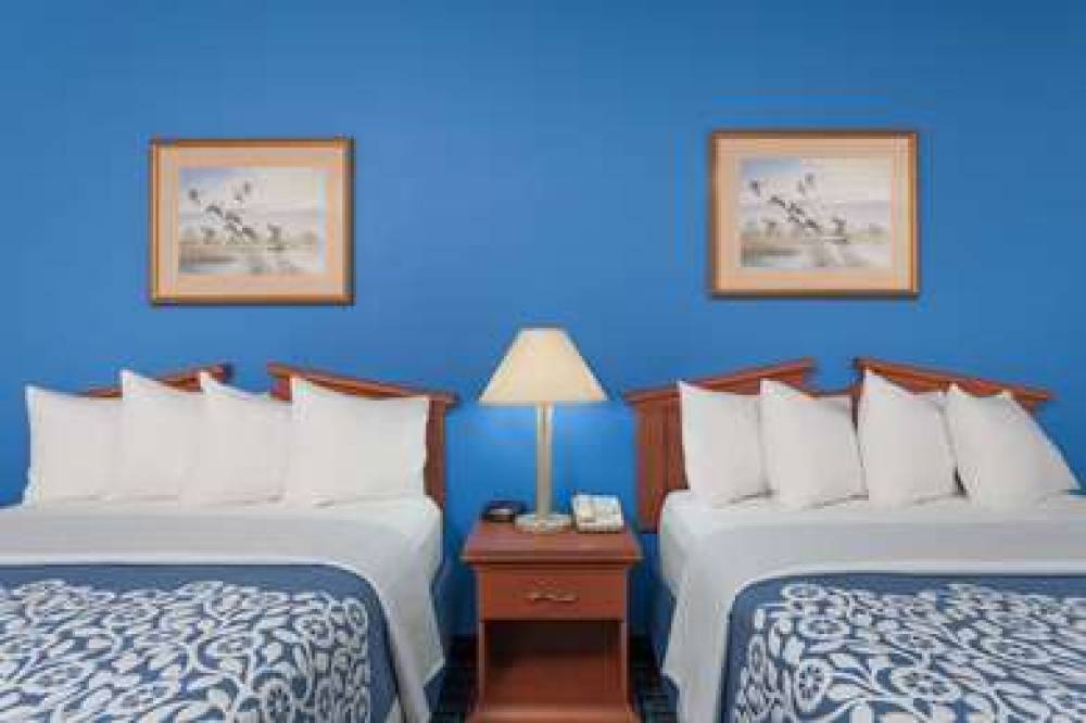 Days Inn & Suites By Wyndham Cambridge 10