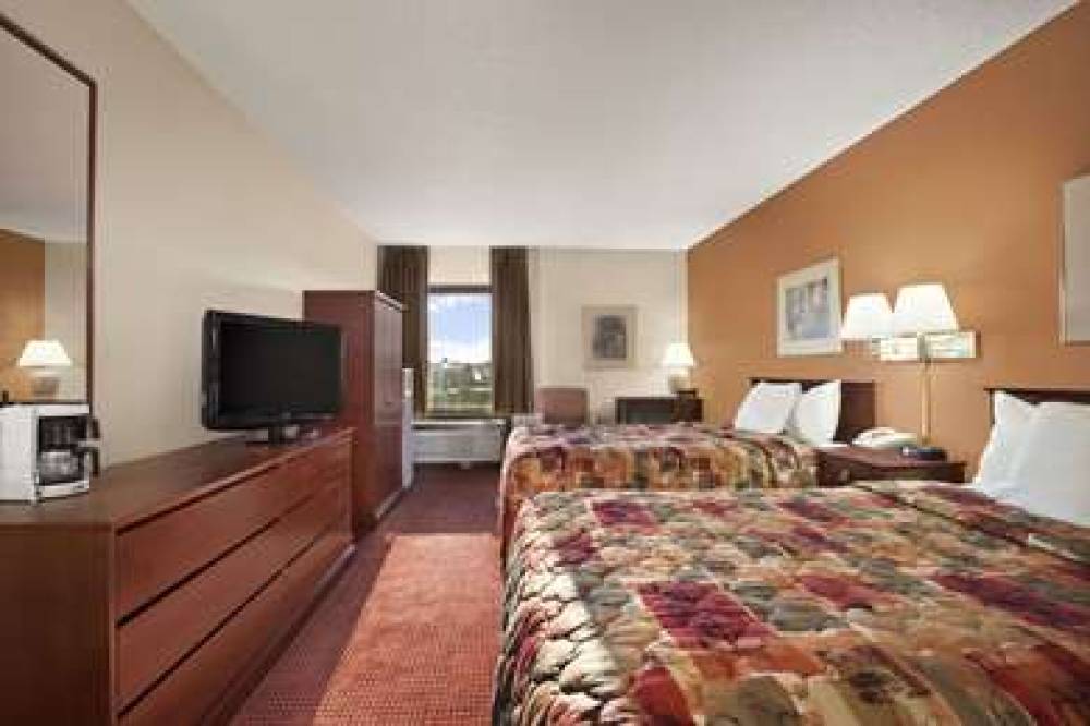 Days Inn & Suites By Wyndham Cedar Rapids 8