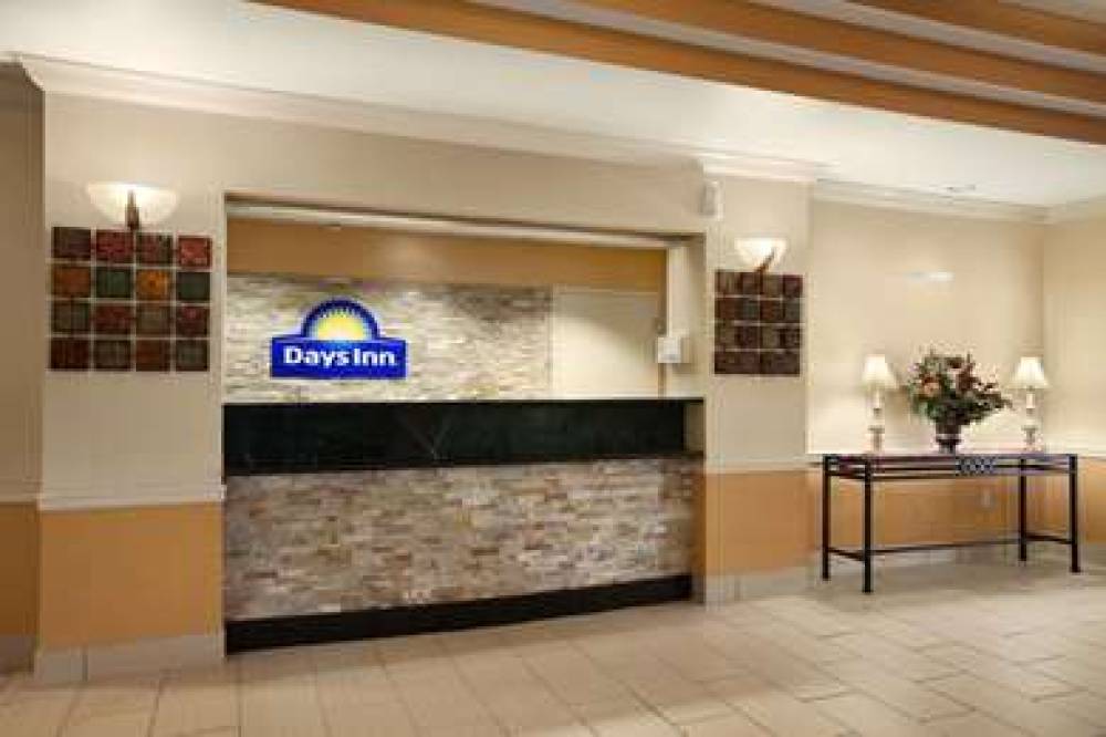 Days Inn & Suites By Wyndham Cedar Rapids 3