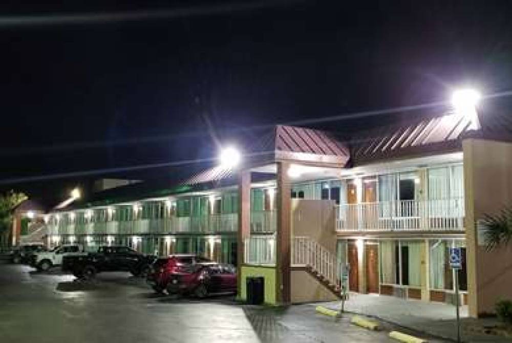 Days Inn & Suites By Wyndham Charle