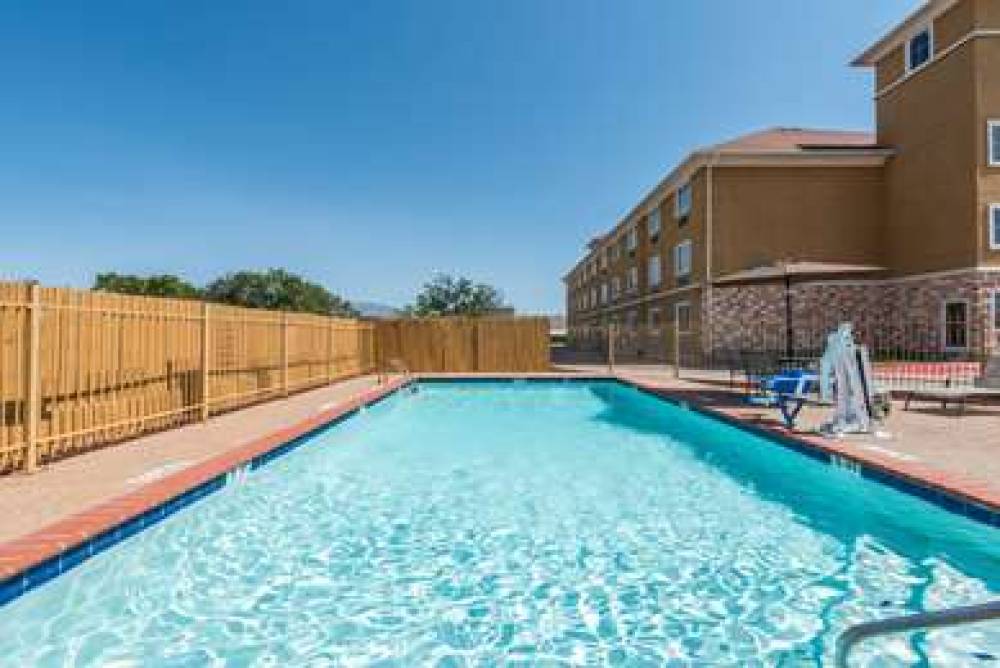 Days Inn & Suites By Wyndham Cleburne TX 3