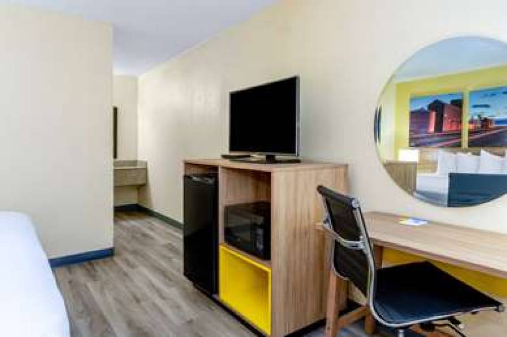 Days Inn & Suites By Wyndham Clovis 8