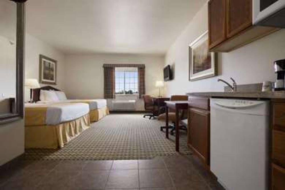 DAYS INN & SUITES BY WYNDHAM, COLUM 8