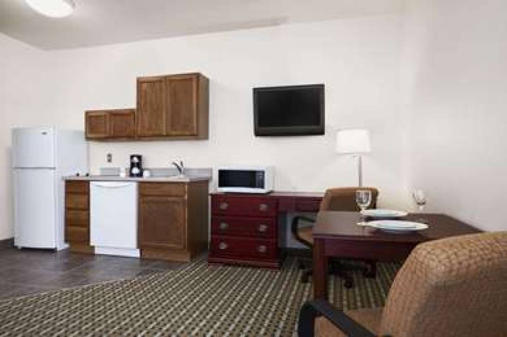 DAYS INN & SUITES BY WYNDHAM, COLUM 7