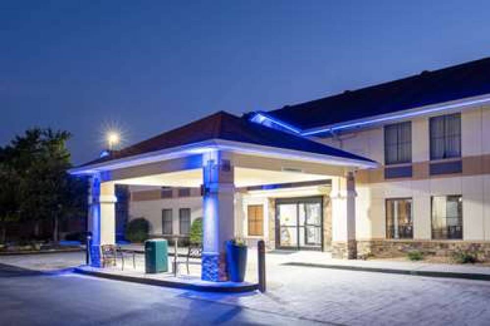 DAYS INN & SUITES BY WYNDHAM, COMME 1