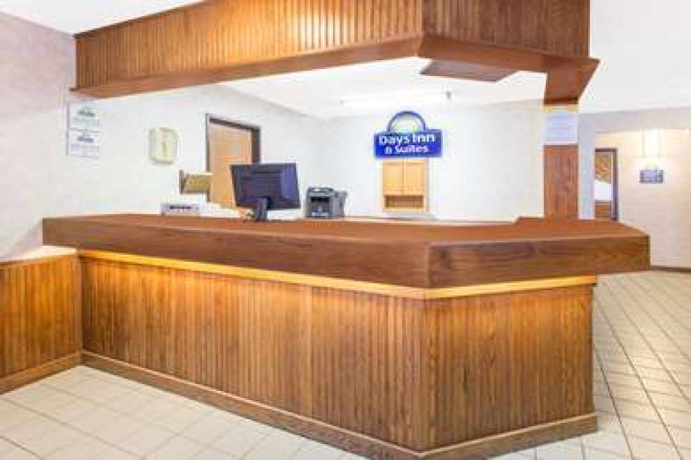 Days Inn & Suites By Wyndham Davenport East 3