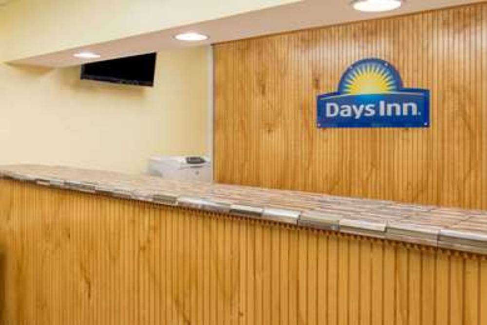 Days Inn & Suites By Wyndham Dayton North 4