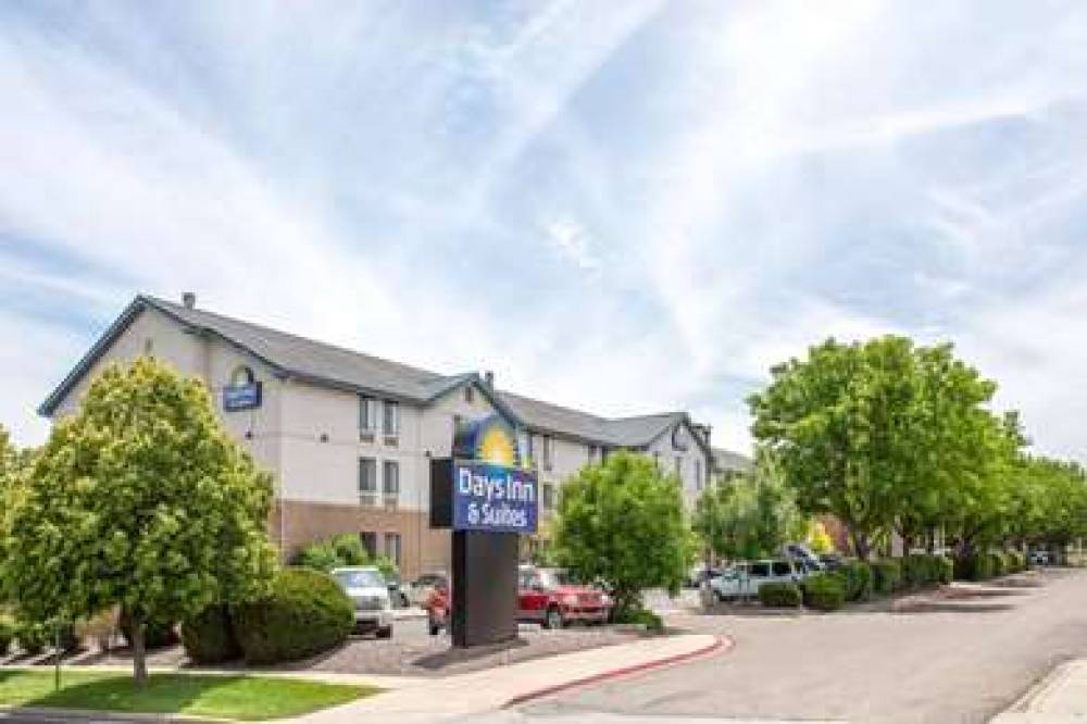 Days Inn & Suites By Wyndham Denver International Airport