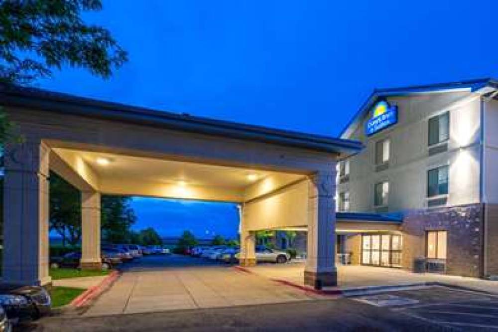 Days Inn & Suites By Wyndham Denver International Airport 3