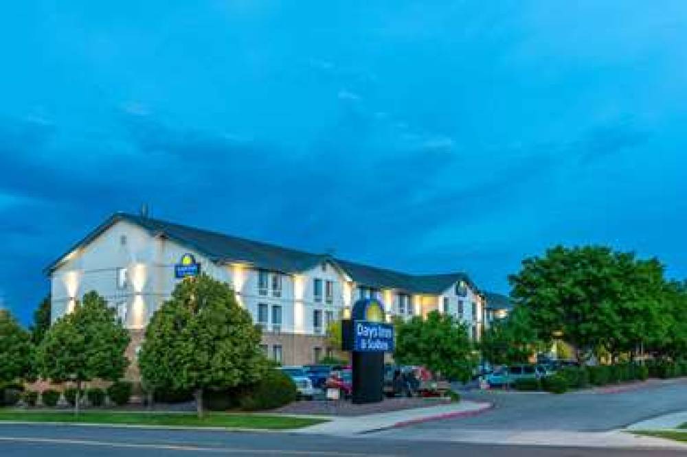 Days Inn & Suites By Wyndham Denver International Airport 2