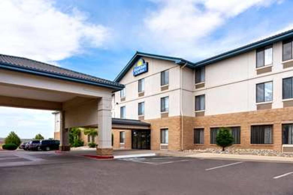 Days Inn & Suites By Wyndham Denver International Airport 1