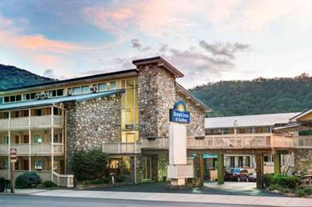 Days Inn & Suites By Wyndham Downtown Gatlinburg Parkway 1