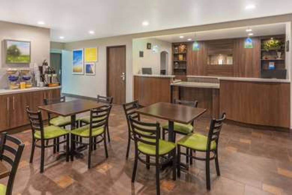 Days Inn & Suites By Wyndham East Flagstaff 2