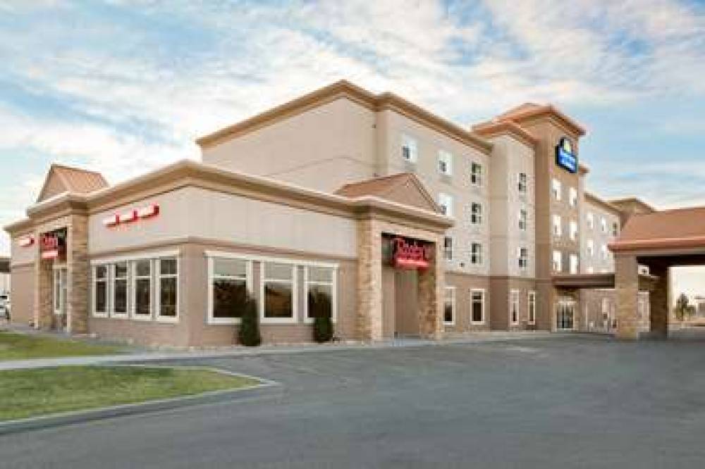 DAYS INN & SUITES BY WYNDHAM EDMONT 3