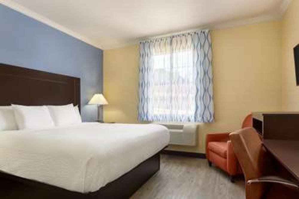 Days Inn & Suites By Wyndham Euless DFW Airport South 10