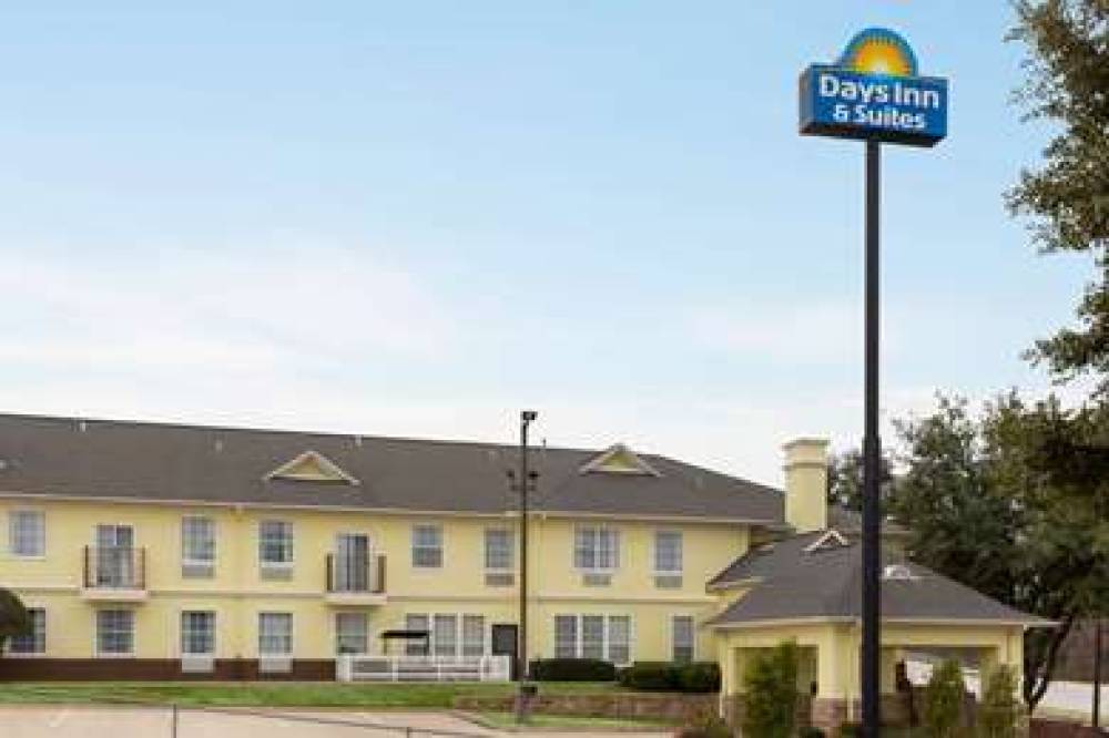 Days Inn & Suites By Wyndham Euless DFW Airport South 1