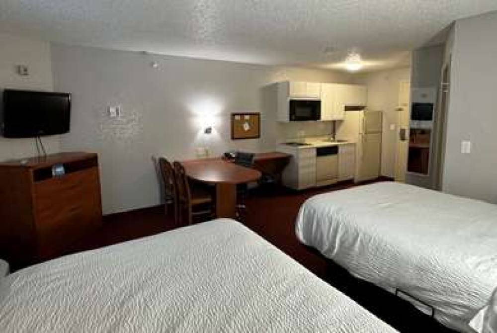 Days Inn & Suites By Wyndham Green Bay WI. 8