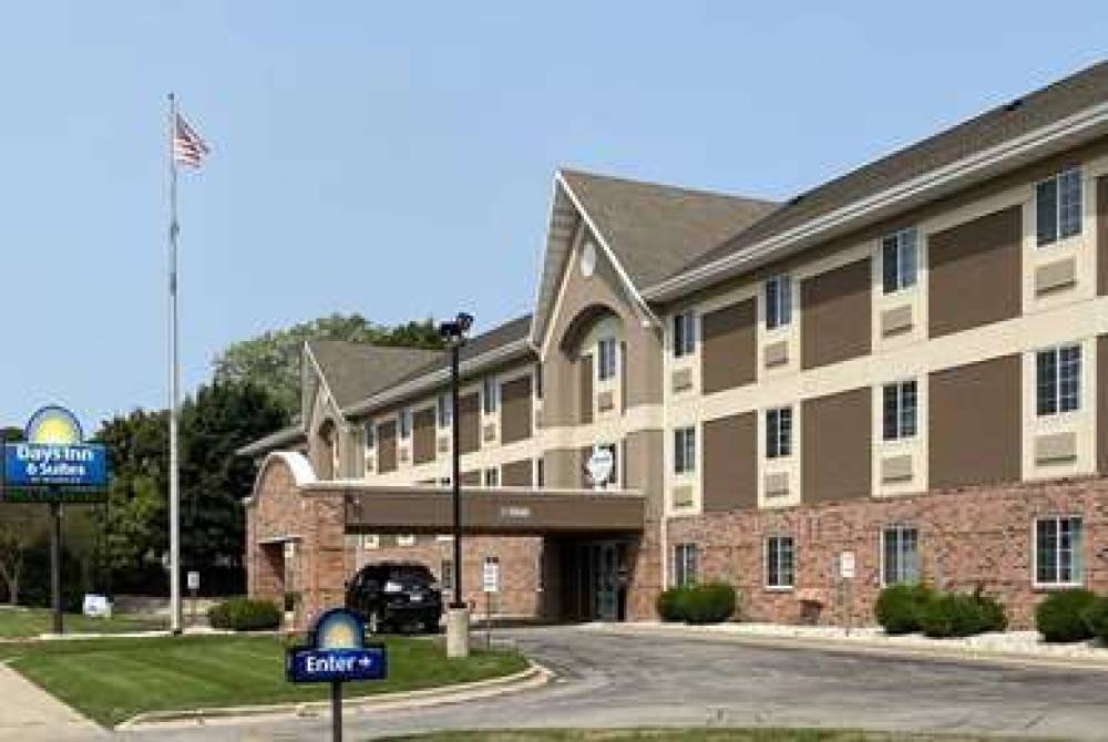 Days Inn & Suites By Wyndham Green Bay WI. 2