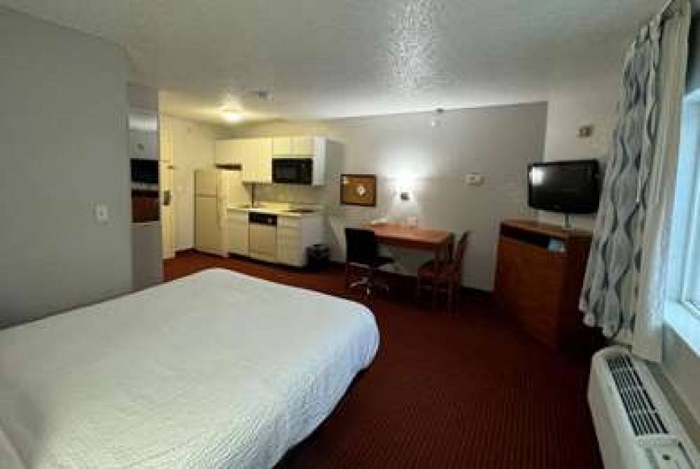 Days Inn & Suites By Wyndham Green Bay WI. 9