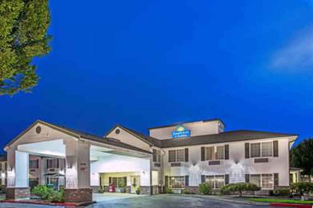 Days Inn & Suites By Wyndham Gresham