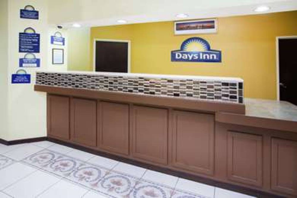 Days Inn & Suites By Wyndham Harvey / Chicago Southland 2