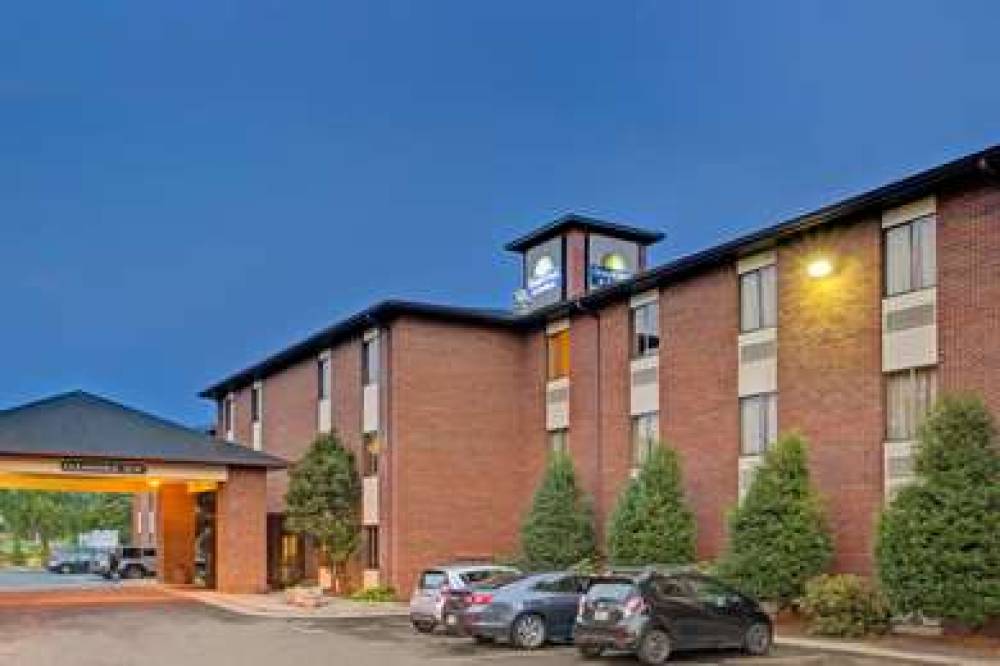 Days Inn & Suites By Wyndham Hickory