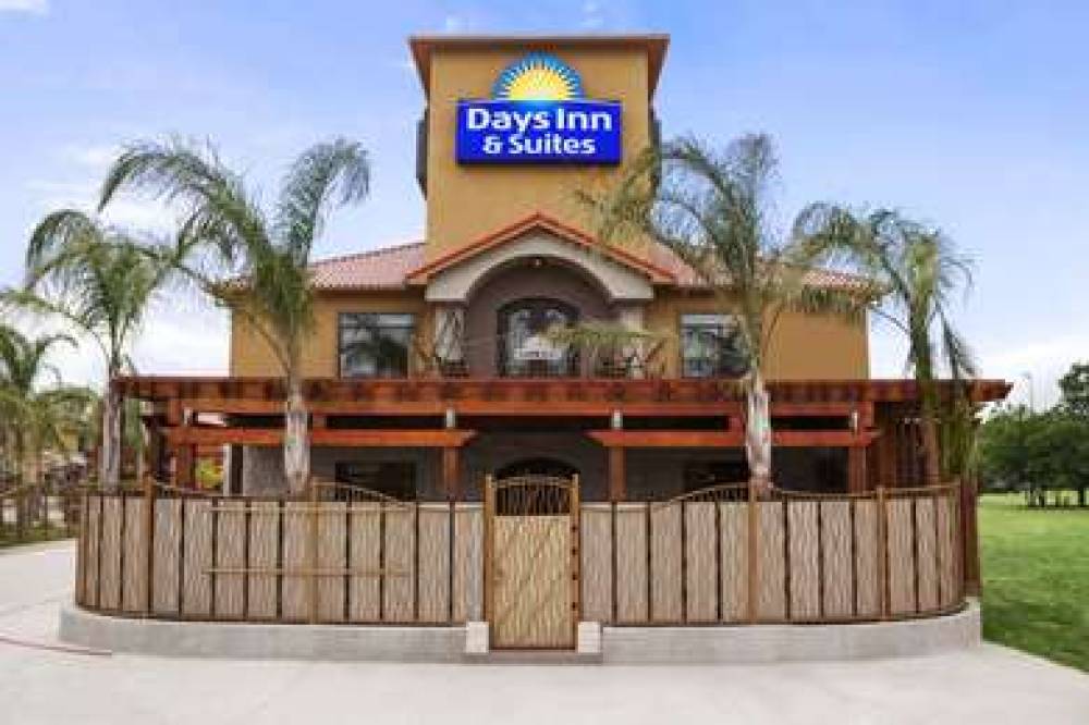 DAYS INN & SUITES BY WYNDHAM HOUSTO 3