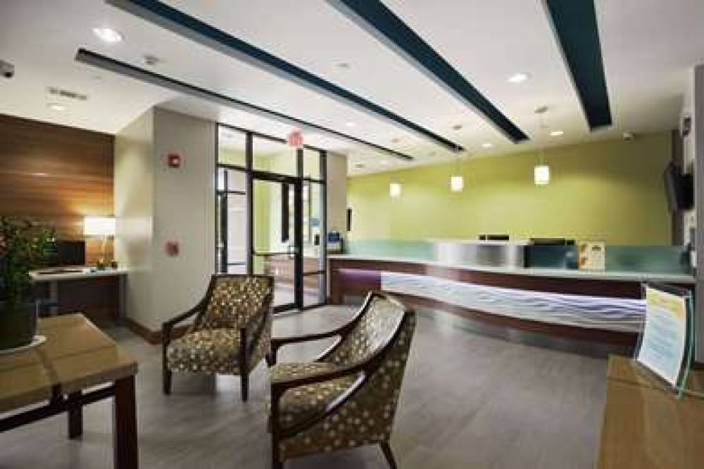 DAYS INN & SUITES BY WYNDHAM HOUSTO 6