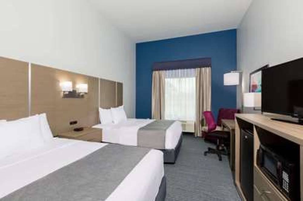 DAYS INN & SUITES BY WYNDHAM HOUSTO 9