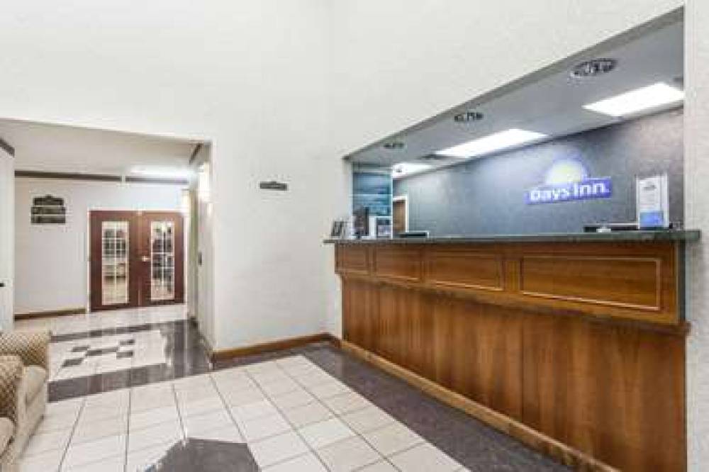 Days Inn & Suites By Wyndham Huntsville 3